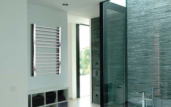 Установка водяного полотенцесушителя