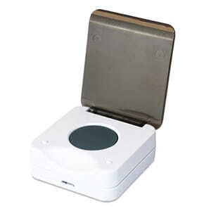 

Умная кнопка Salus "One Touch"с защитной крышкой системы iT600 Smart Home CSB600